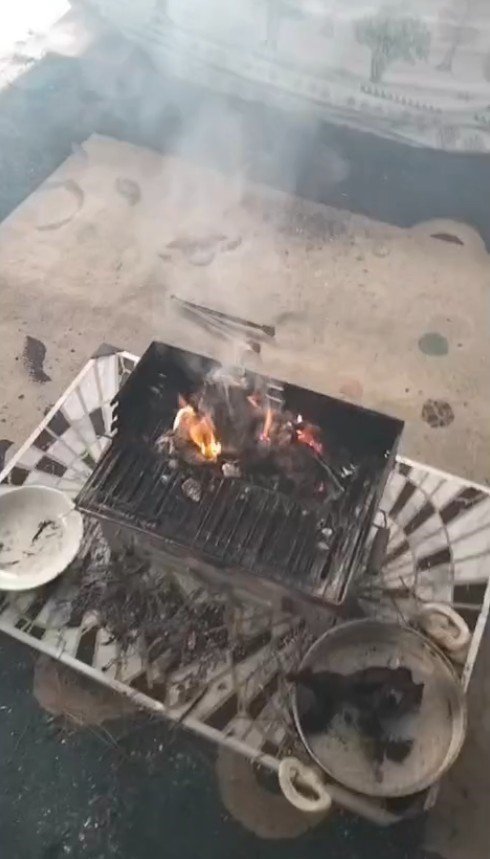 Yangın İhbarına Gelen İtfaiyeye Evin İçinde ’mangal’ Sürprizi