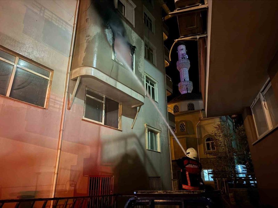 Elektrikli Soba Yangına Neden Oldu: Daire Alev Alev Yandı