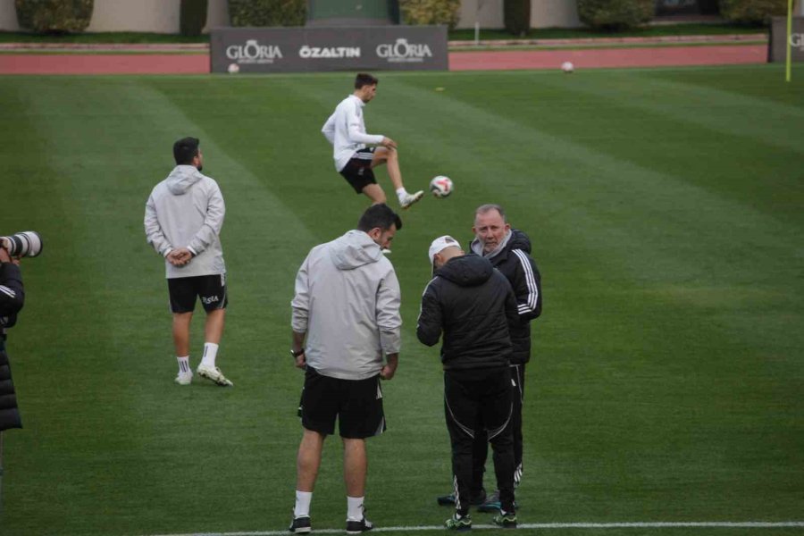 Beşiktaş, Antalya’daki Kampında Hazırlıklarını Sürdürüyor