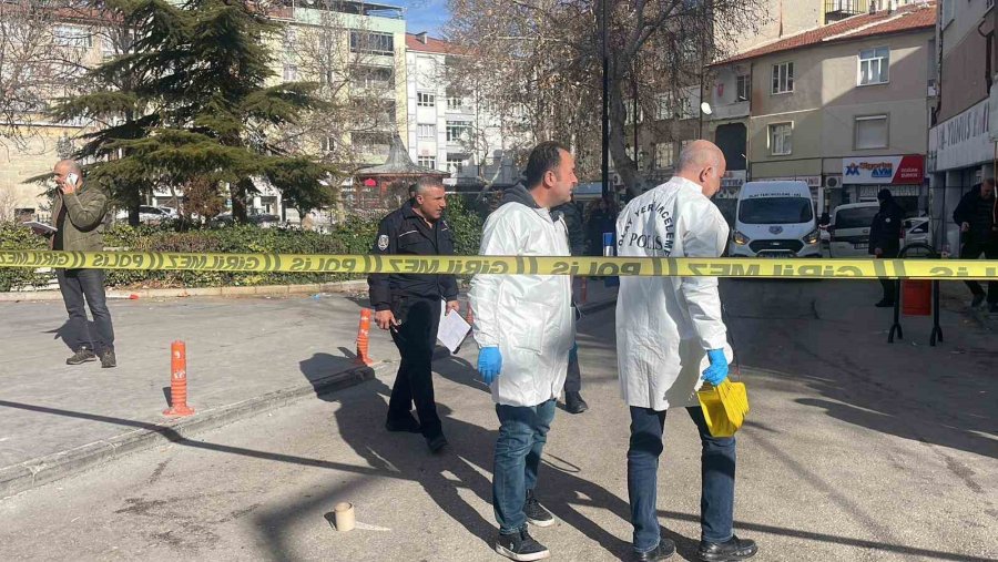 Baba Ve 3 Oğlu Sokak Ortasında Silahla Vuruldu: Yaralılardan 3’ünün Durumu Ağır