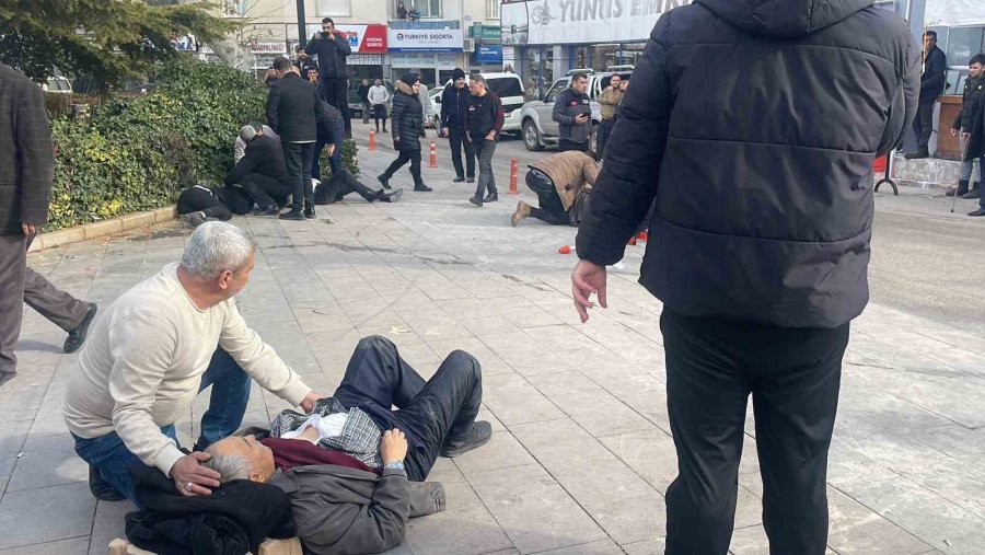 Baba Ve 3 Oğlu Sokak Ortasında Silahla Vuruldu: Yaralılardan 3’ünün Durumu Ağır