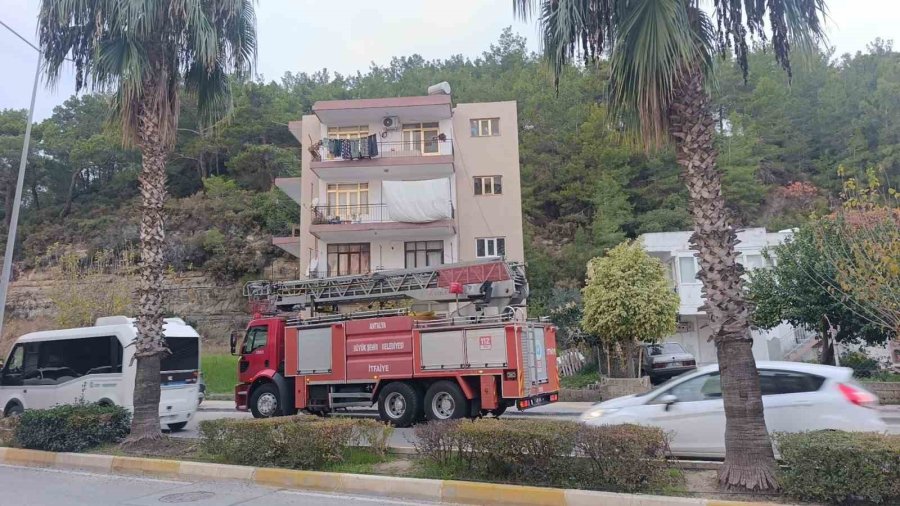 Küçük Yaştaki Çocuğu Evde Tek Başına Bıraktı, Komşuların İhbarı Ekipleri Alarma Geçirdi