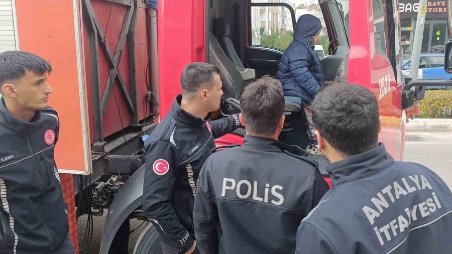 Küçük Yaştaki Çocuğu Evde Tek Başına Bıraktı, Komşuların İhbarı Ekipleri Alarma Geçirdi