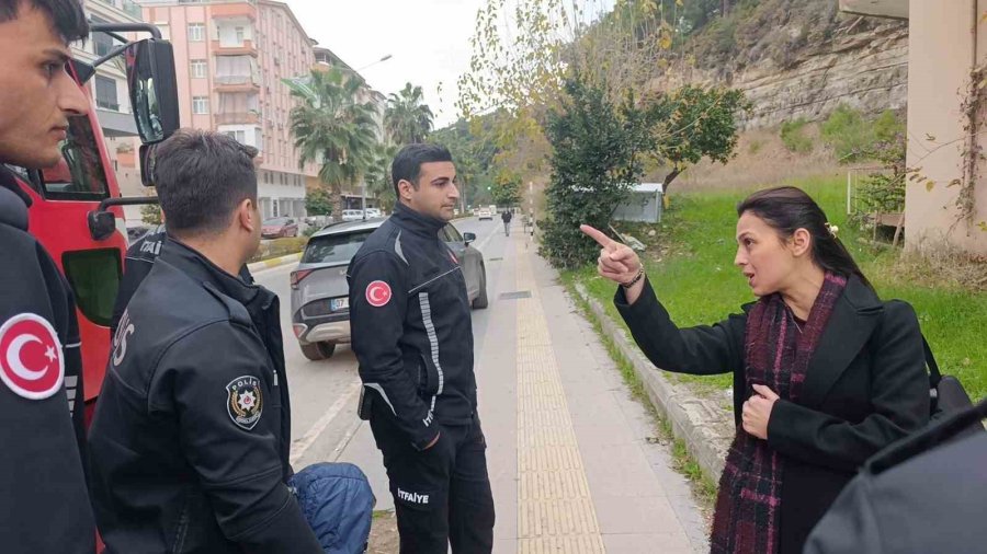 Küçük Yaştaki Çocuğu Evde Tek Başına Bıraktı, Komşuların İhbarı Ekipleri Alarma Geçirdi