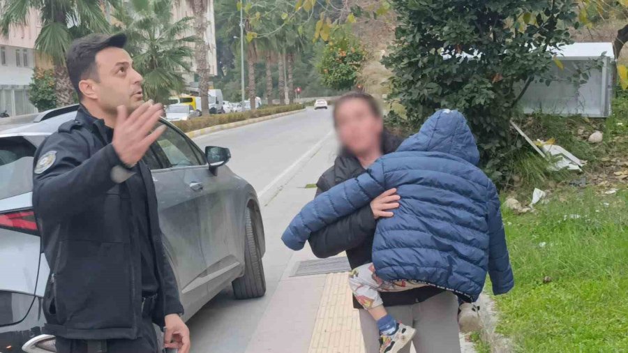 Küçük Yaştaki Çocuğu Evde Tek Başına Bıraktı, Komşuların İhbarı Ekipleri Alarma Geçirdi