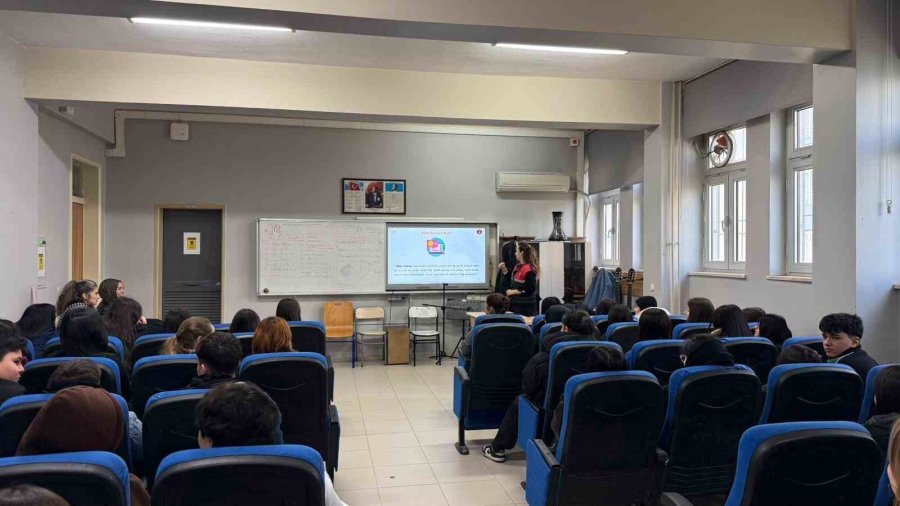 Jandarmadan Lise Öğrencilerine Siber Farkındalık Eğitimi
