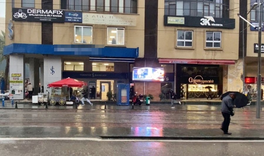 Antalya’da Sağanak Ve Şiddetli Rüzgar Etkili Oldu