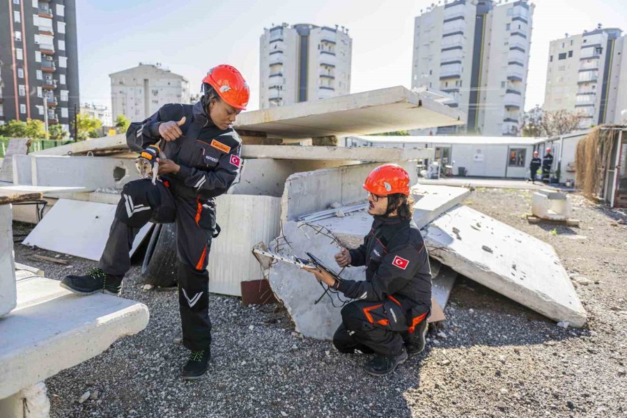 Arama Kurtarmada Yeni Dönem: Enkaz Altında Kalanları Kahraman Fareler Kurtaracak