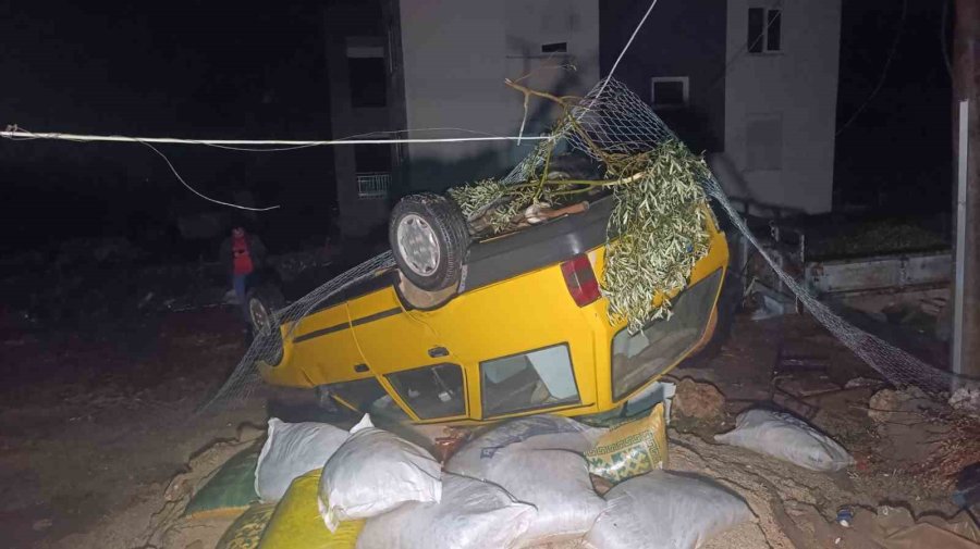 Antalya’da Hortum Dehşeti: Evlerin Çatısı Uçtu, Ağaçları Kökünden Söktü, Otomobil Ters Döndü