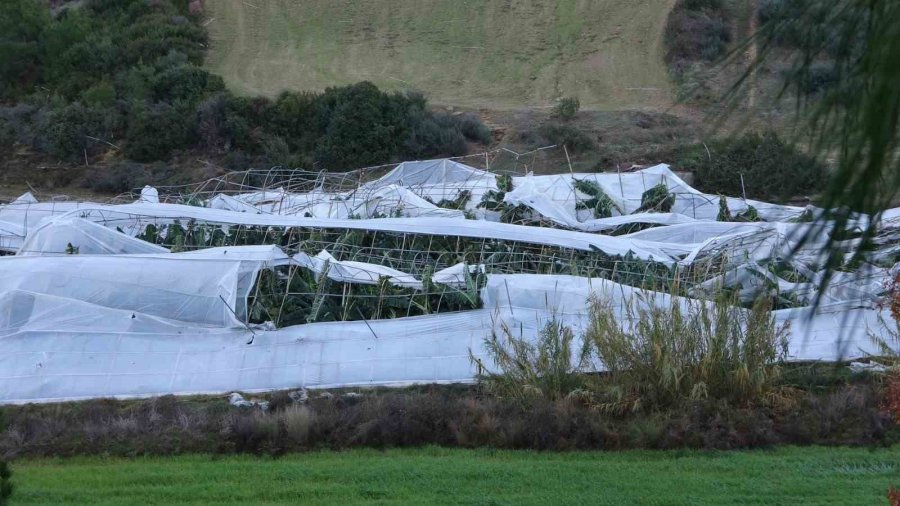 Antalya’daki Hortum Anı Kamerada: Konteynerler Savruldu, Araç Gitmekte Zorlandı
