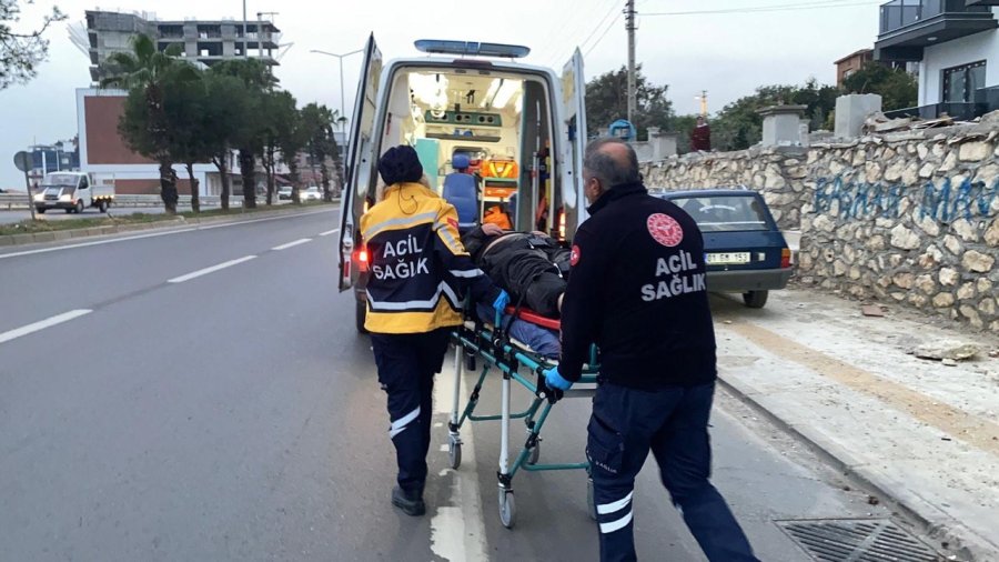 Erdemli’de Kamyonet İle Motosiklet Çarpıştı: 1 Yaralı