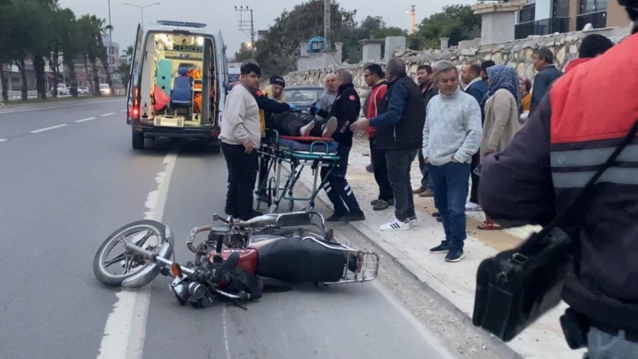 Erdemli’de Kamyonet İle Motosiklet Çarpıştı: 1 Yaralı