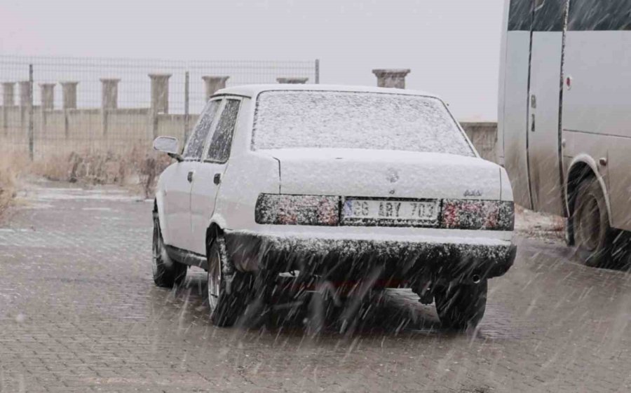 Aksaray’da Kar Yağışı Etkili Oluyor