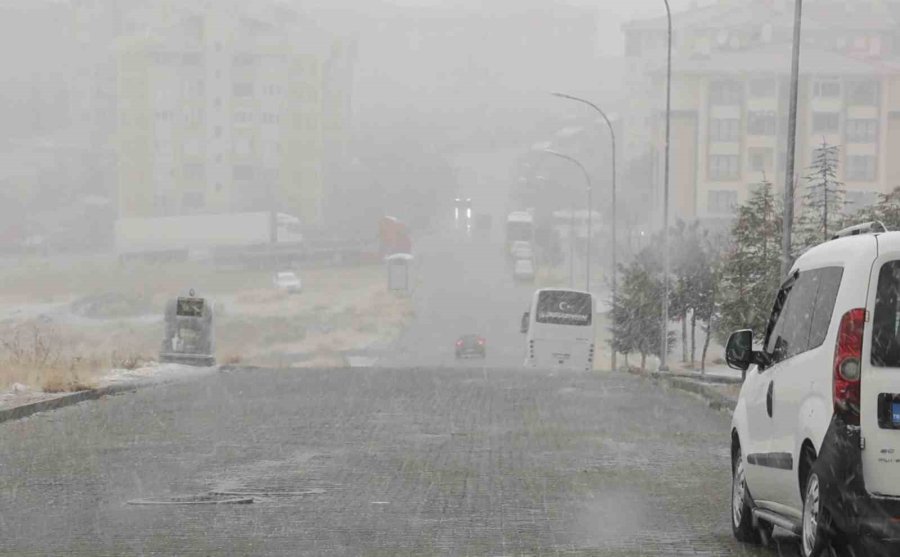 Aksaray’da Kar Yağışı Etkili Oluyor