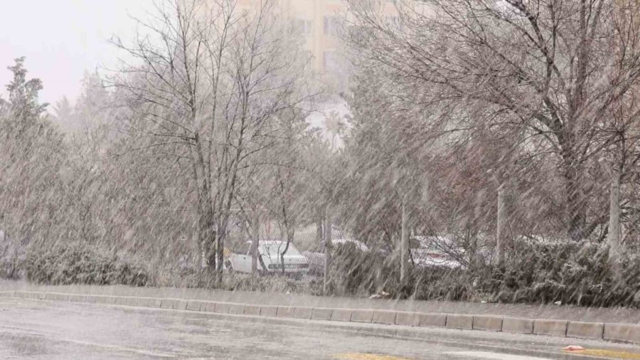 Aksaray’da Kar Yağışı Etkili Oluyor