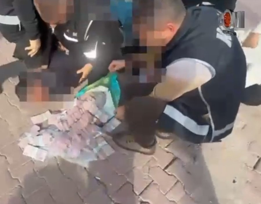 Poşetteki 2 Milyon Lira İle 30 Metre Gidebildiler, Polisin Operasyonuyla Yakalandılar