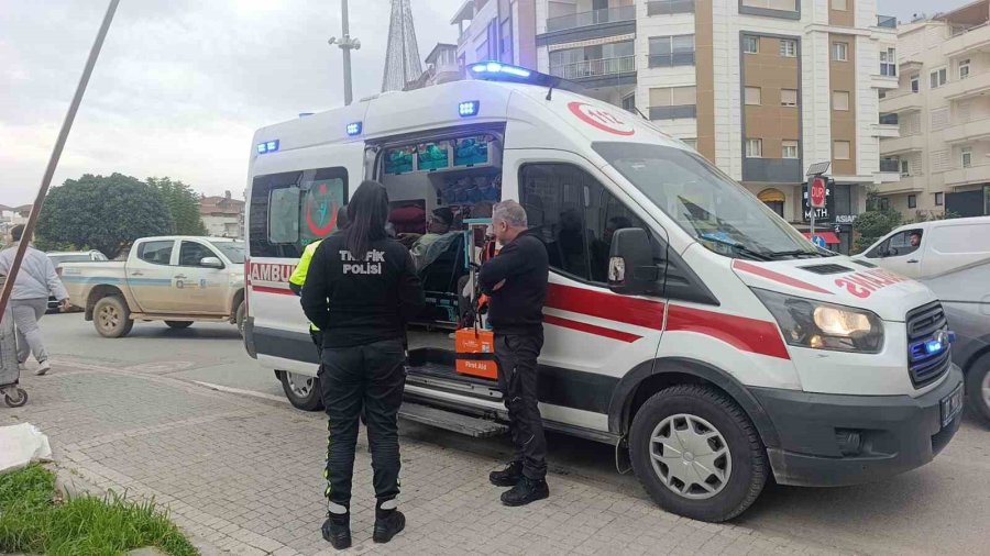 Manavgat’ta Motosiklet Devrildi: 1 Yaralı