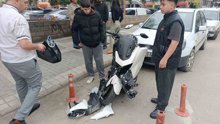 Otoparka Dönen Otomobil İle Motosiklet Çarpıştı: 1 Yaralı