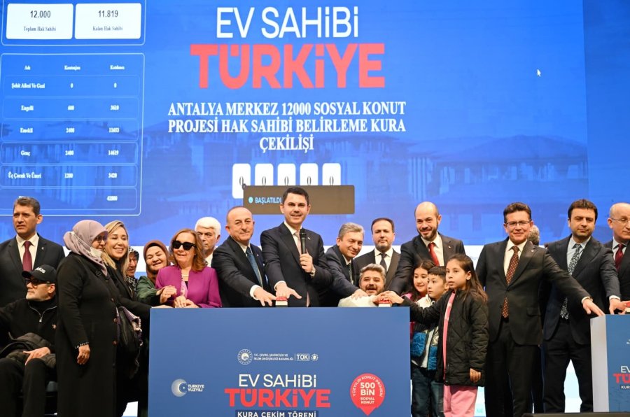 Yüzyılın Konut Projesi Kapsamında Antalya’da Kura Heyecanı: 13 Bin 213 Konut İçin Çekiliş Yapıldı