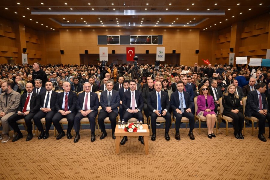 Yüzyılın Konut Projesi Kapsamında Antalya’da Kura Heyecanı: 13 Bin 213 Konut İçin Çekiliş Yapıldı