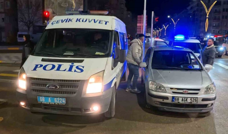 Arabanın İçinde Bıçaklandı, "kaçmasaydım Beni Öldürürdü" Dedi