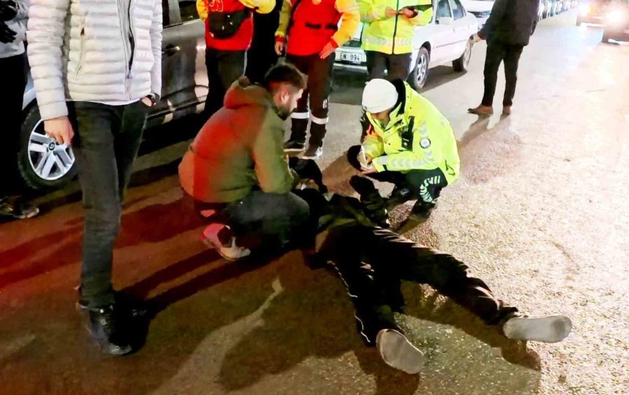 Otomobilin Çarptığı Motosiklet Sürücüsü Yaralandı