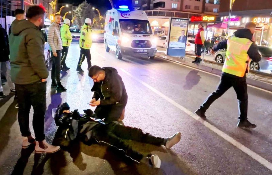 Otomobilin Çarptığı Motosiklet Sürücüsü Yaralandı