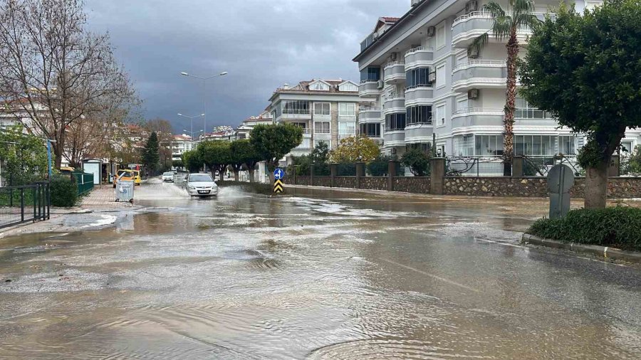 Alanya’da Yağmur , Dolu Ve Fırtına Hayatı Olumsuz Etkiledi