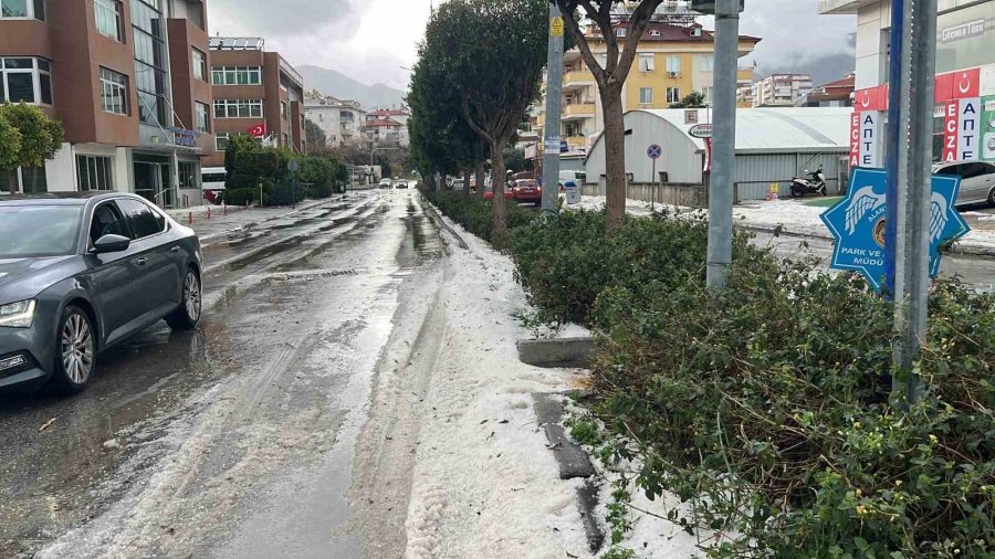 Alanya’da Yağmur , Dolu Ve Fırtına Hayatı Olumsuz Etkiledi