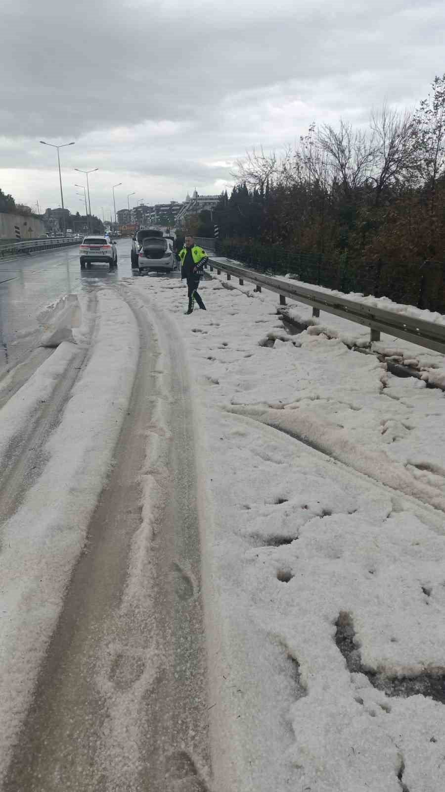 Alanya’da Yağmur , Dolu Ve Fırtına Hayatı Olumsuz Etkiledi