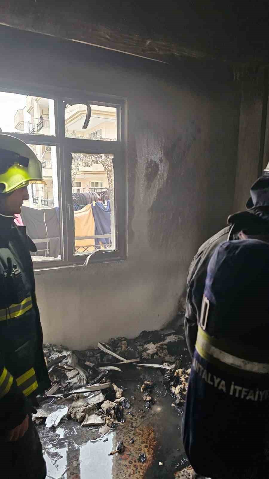 Apartman Dairesindeki Yangın Korkuttu