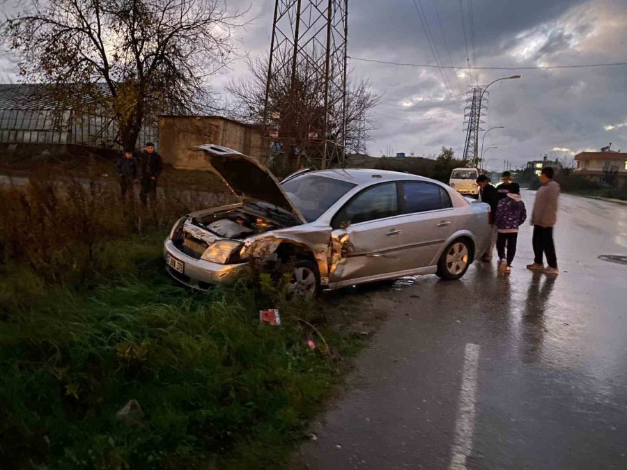 Serik’te İki Otomobilin Karıştığı Kazada 1 Kişi Yaralandı