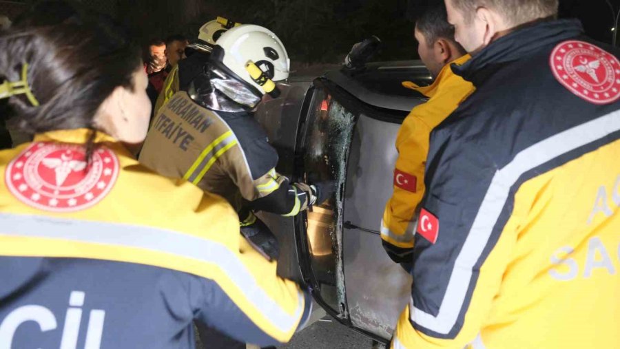 Devrilen Otomobilin Altında Kalan Sürücü İtfaiye Ekiplerince Çıkarıldı