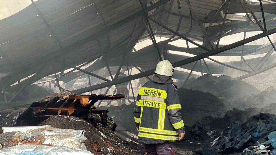 Mersin’deki Plastik Ham Madde Deposunda Çıkan Yangın Kontrol Altına Alındı