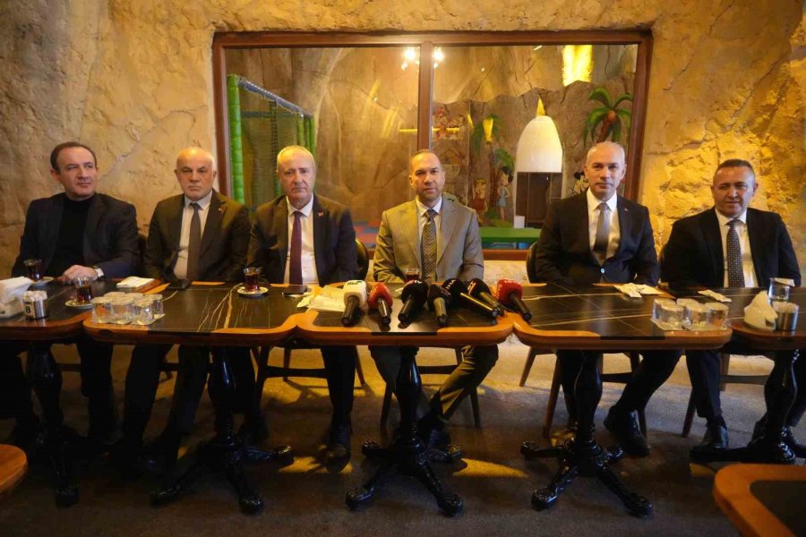 Başkan Özdemir: "gazeteciler En Özel Günlerinde Bile Mesleklerini Bırakamıyor"