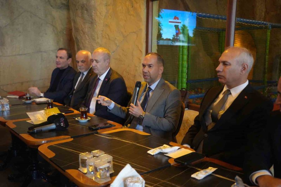 Başkan Özdemir: "gazeteciler En Özel Günlerinde Bile Mesleklerini Bırakamıyor"