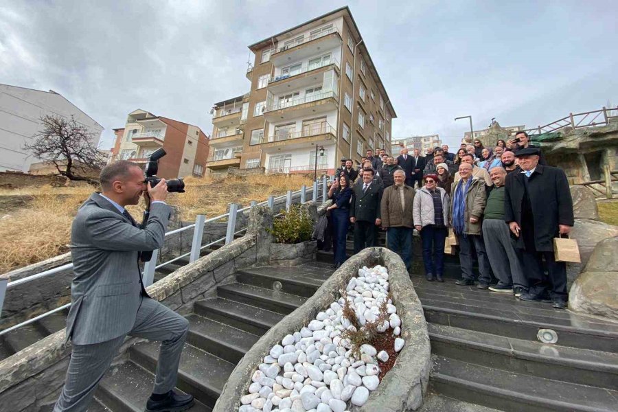 Başkan Özdemir: "gazeteciler En Özel Günlerinde Bile Mesleklerini Bırakamıyor"