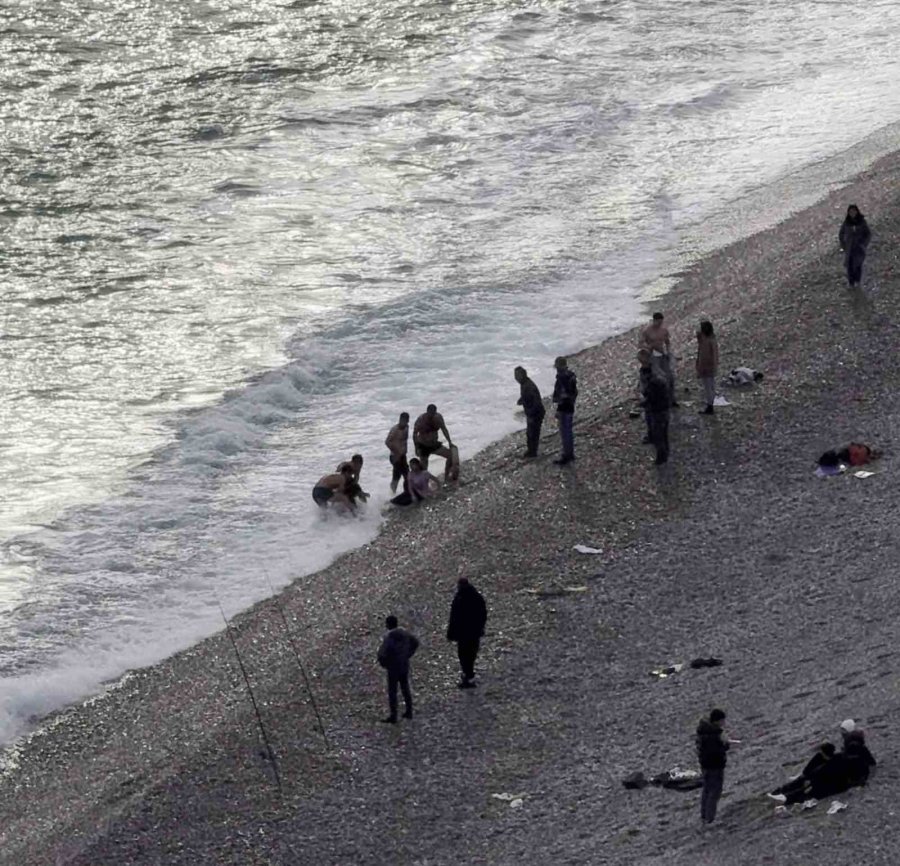 Fırtınalı Havada Denizde Can Pazarı
