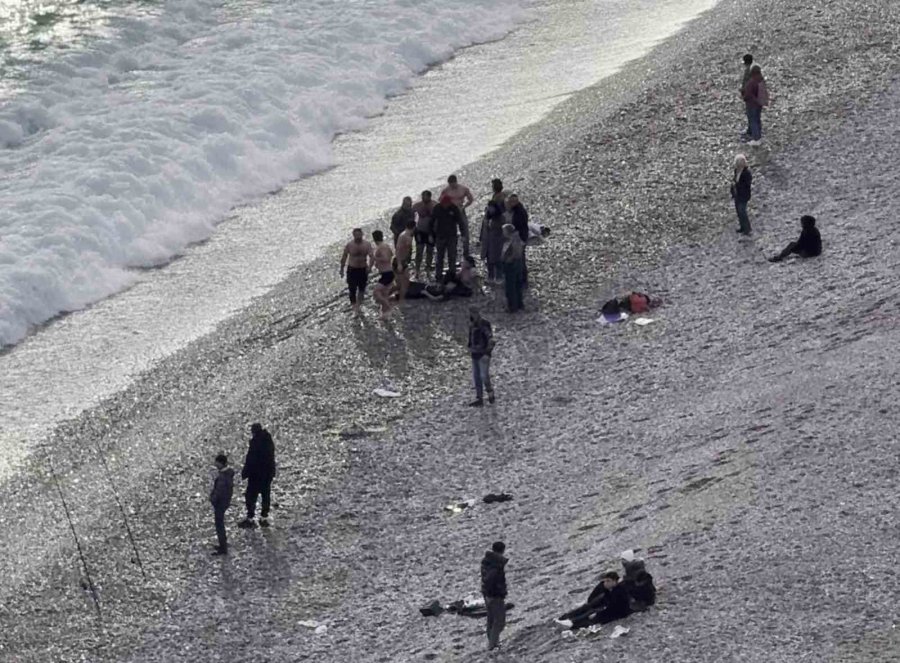 Fırtınalı Havada Denizde Can Pazarı