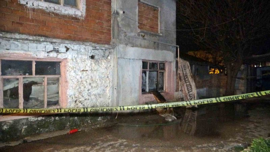 Antalya’da Gecekondu Yangını: 1 Ölü, 1 Yaralı