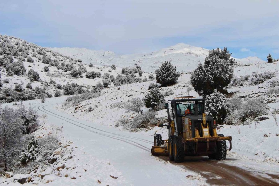 Antalya’nın Yüksek Kesimlerinde Karla Mücadele Çalışması