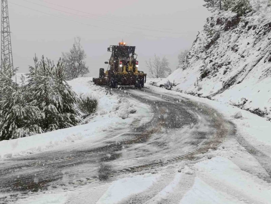 Antalya’nın Yüksek Kesimlerinde Karla Mücadele Çalışması