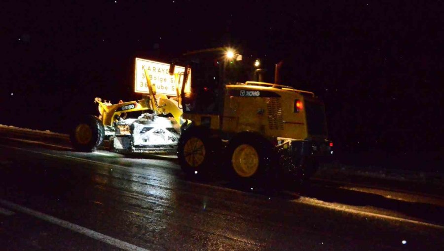 Antalya’da Bin 825 Rakımlı Alacabel’de Kar Yağışı Başladı