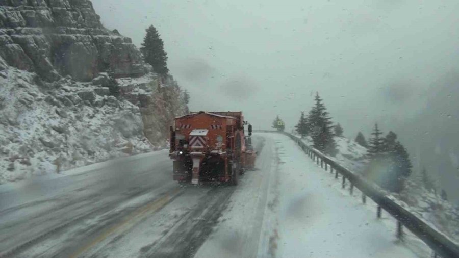 Alacabel’de Kar Yağışı Etkisini Sürdürüyor, Kar Kalınlığı Yer Yer 30 Santimetreye Ulaştı