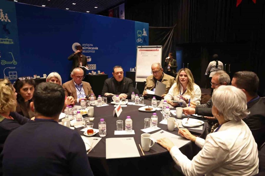 Antalya Büyükşehir Belediye Başkan Vekili Özdemir: "günü Değil Geleceği Kurtaran Çözümlere İhtiyaç Var"