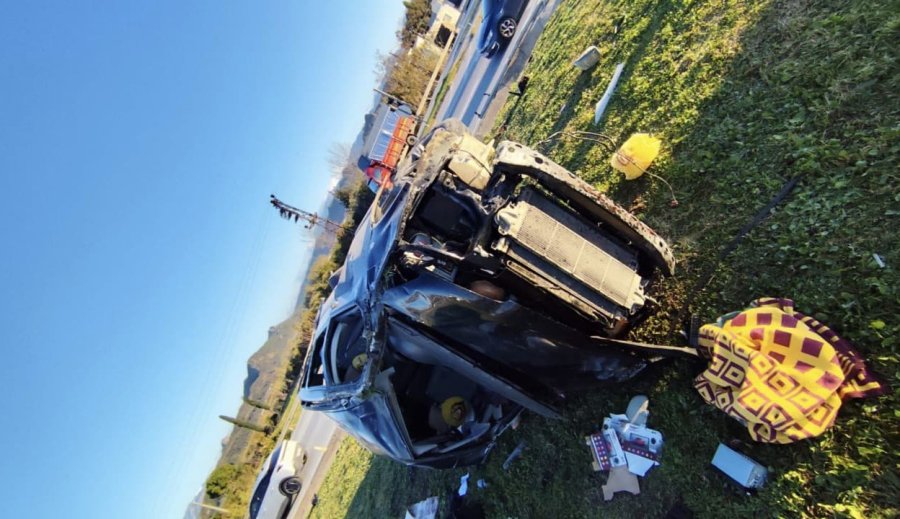 Kırmızı Işık İhlali Yapan Aracın Çarptığı Minibüs Devrildi: 5 Yaralı