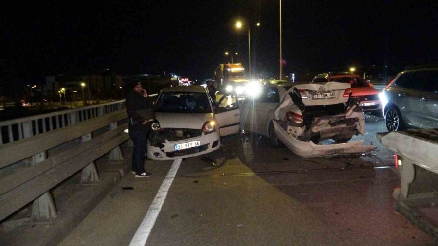 Manavgat’ta Köprülü Kavşakta Zincirleme Kaza: 2 Yaralı