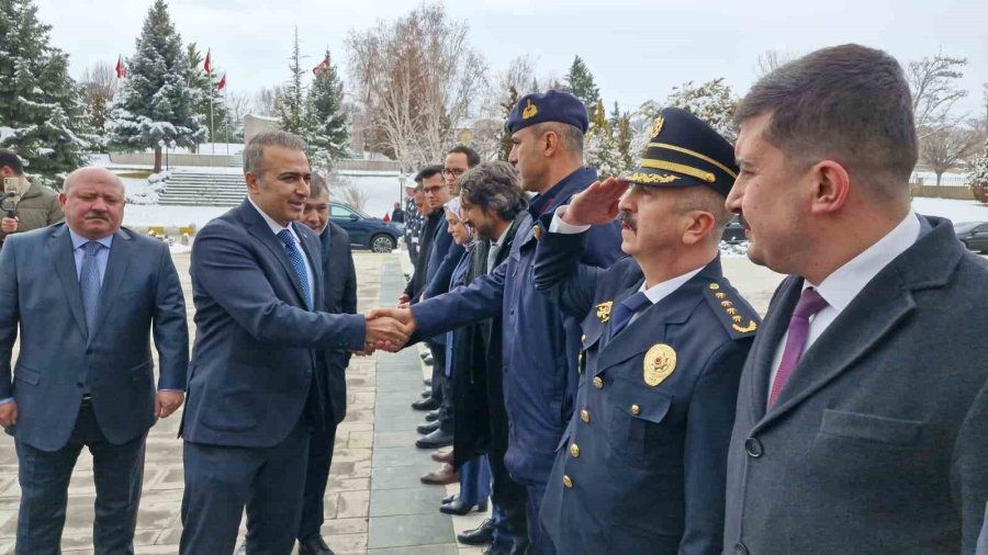 Karaman Valisi Hayrettin Çiçek Görevine Başladı
