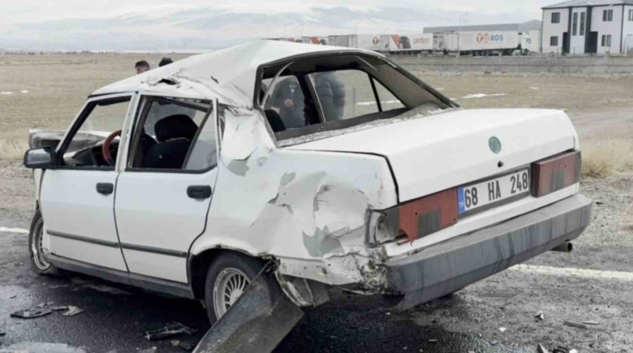 Tır İle Otomobil Çarpıştı: 2’si Bebek 5 Yaralı