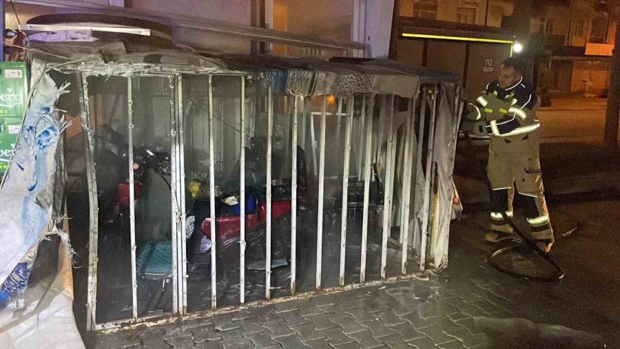 Karaman’da Şarja Bırakılan Elektrikli Bisikletler Yandı